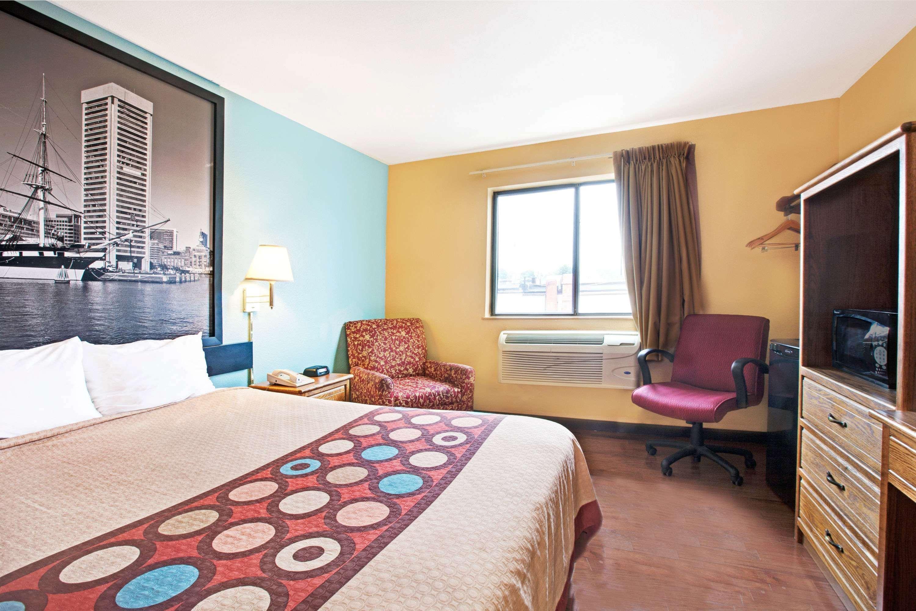 Super 8 By Wyndham Baltimore/Essex Area Esterno foto