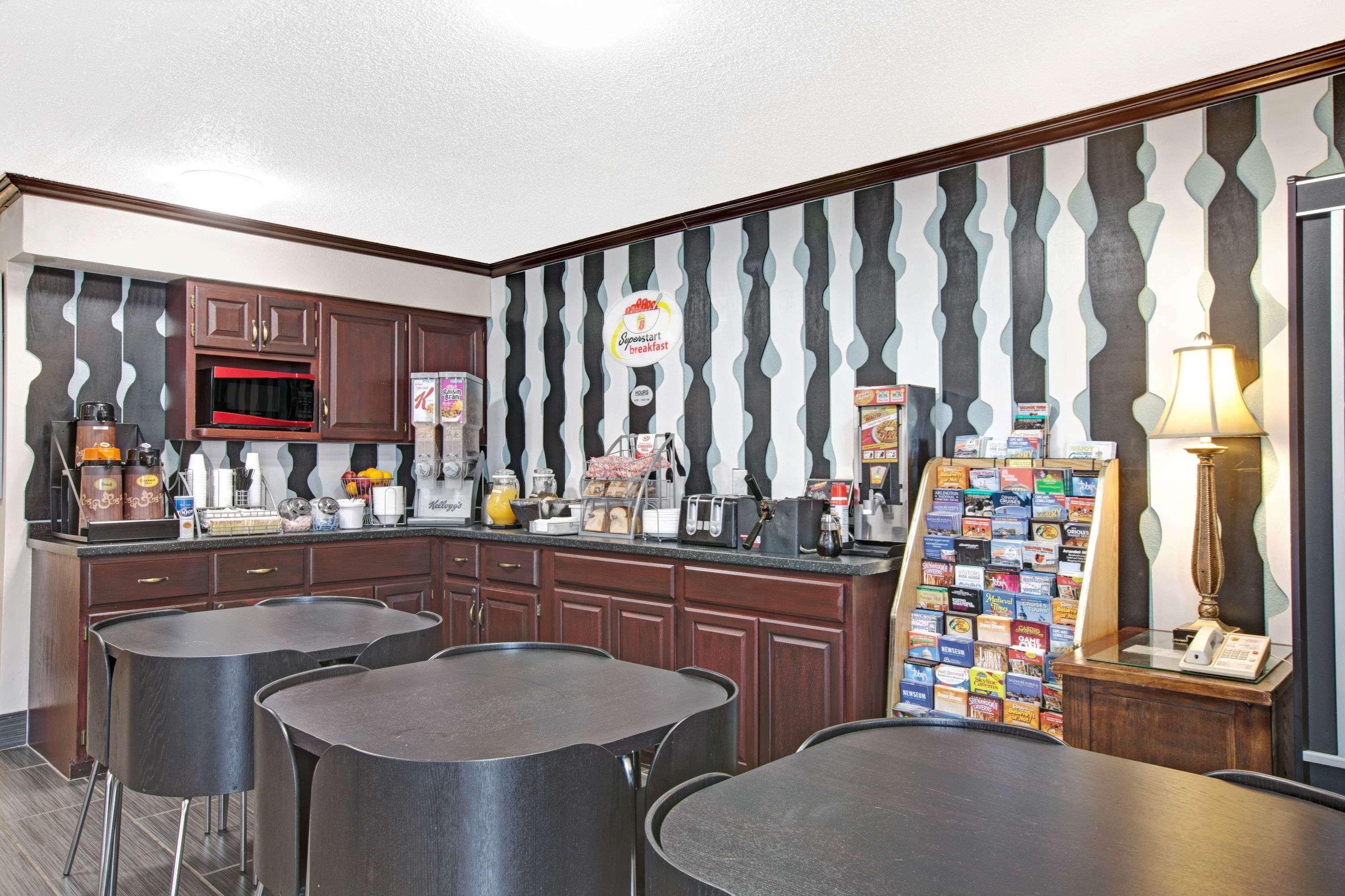 Super 8 By Wyndham Baltimore/Essex Area Esterno foto