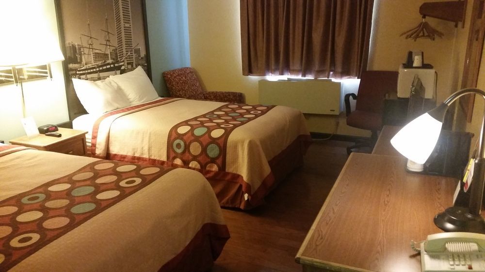 Super 8 By Wyndham Baltimore/Essex Area Esterno foto