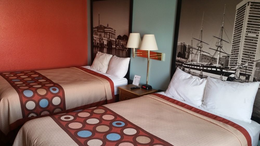 Super 8 By Wyndham Baltimore/Essex Area Esterno foto
