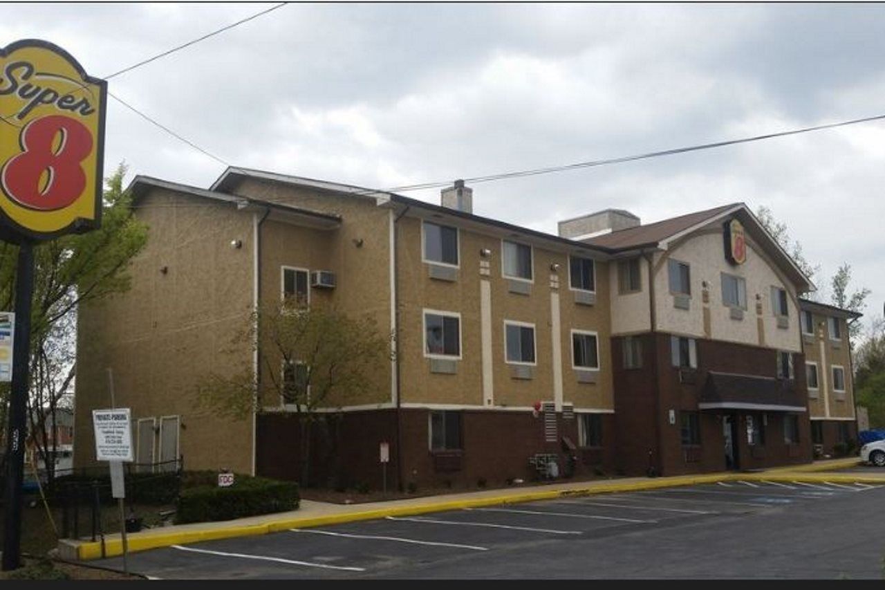 Super 8 By Wyndham Baltimore/Essex Area Esterno foto