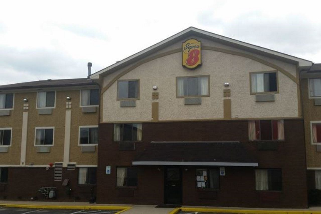 Super 8 By Wyndham Baltimore/Essex Area Esterno foto